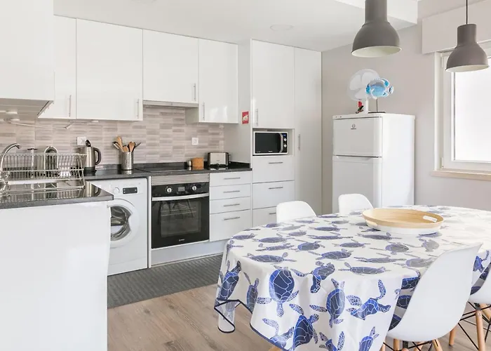 1 Bedroom Beach Apartment With Balcony 2 Min Walk To The Beach!