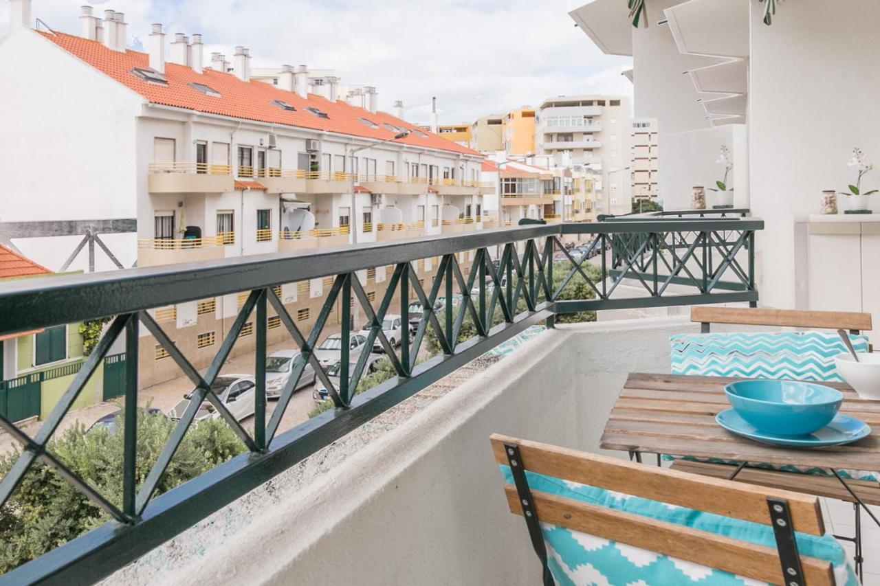 1 Bedroom With Balcony 2 Min Walk To The Beach! Costa da Caparica