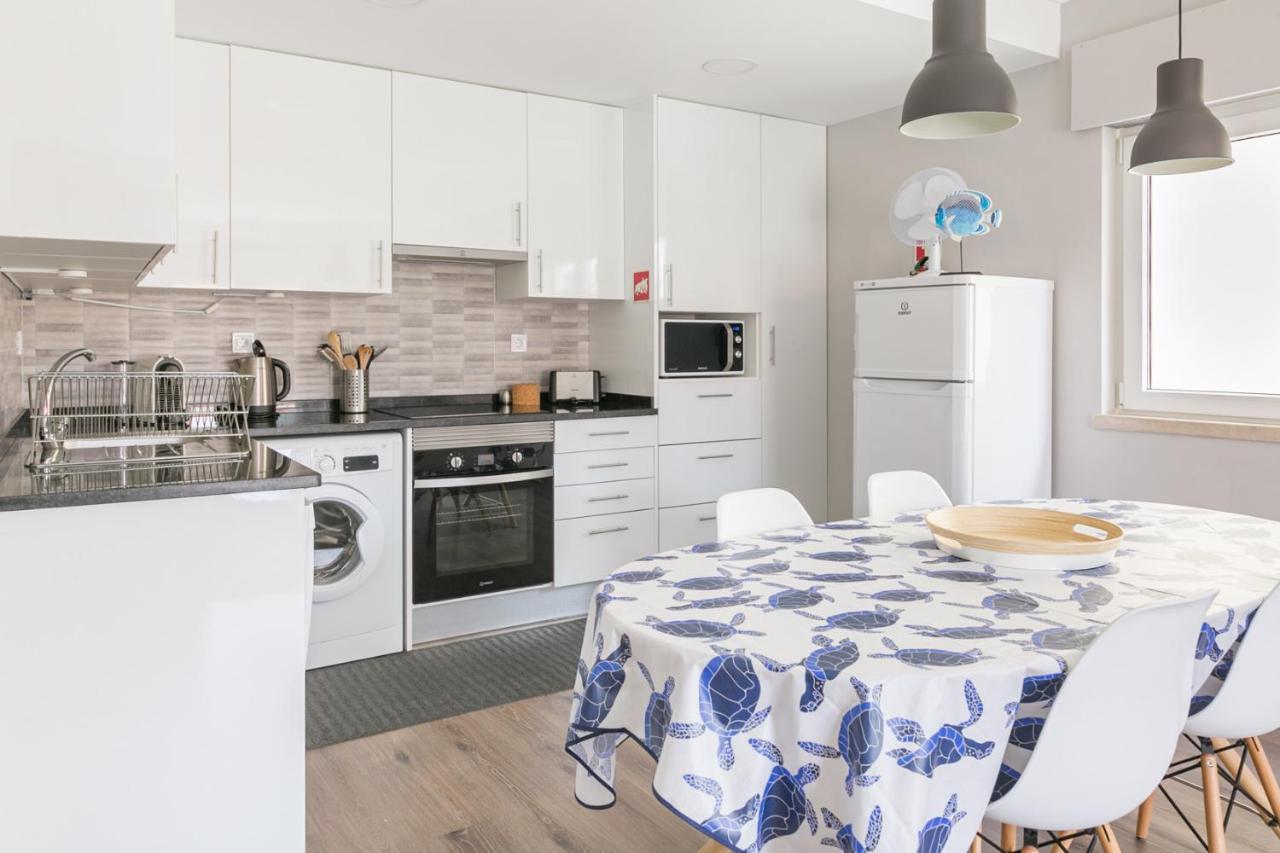 Apartment 1 Bedroom With Balcony 2 Min Walk To The Beach! *