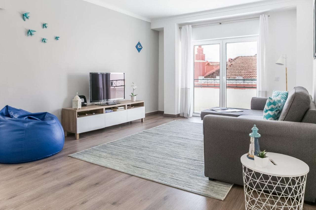 Apartment 1 Bedroom With Balcony 2 Min Walk To The Beach! *