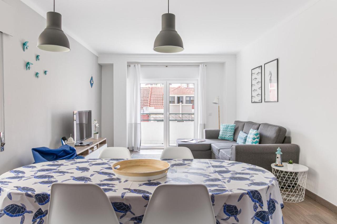 Apartment 1 Bedroom With Balcony 2 Min Walk To The Beach! *