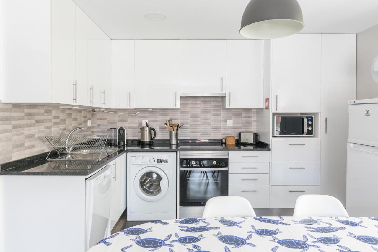 1 Bedroom With Balcony 2 Min Walk To The Beach! *