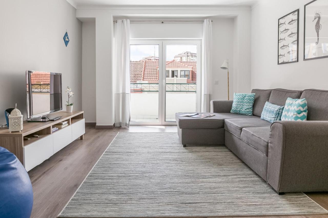 1 Bedroom With Balcony 2 Min Walk To The Beach! Costa da Caparica