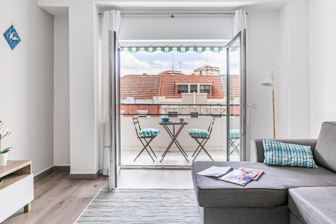 1 Bedroom With Balcony 2 Min Walk To The Beach! Apartment